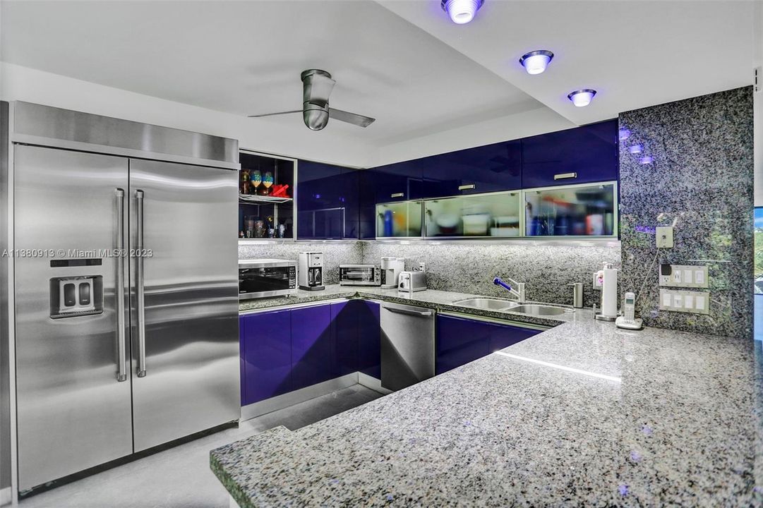 Недавно продано: $1,550,000 (3 спален, 2 ванн, 2801 Квадратных фут)