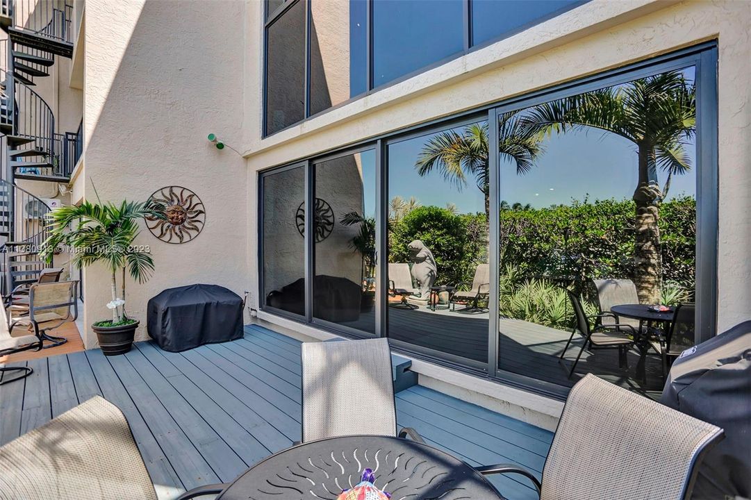 Недавно продано: $1,550,000 (3 спален, 2 ванн, 2801 Квадратных фут)