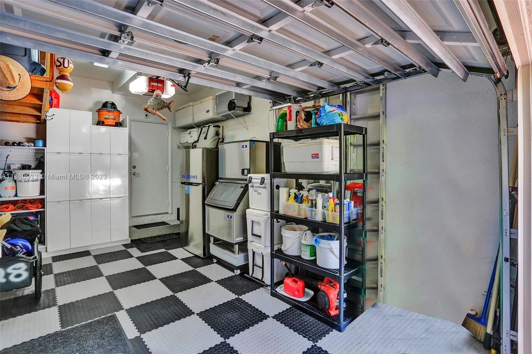 Недавно продано: $1,550,000 (3 спален, 2 ванн, 2801 Квадратных фут)