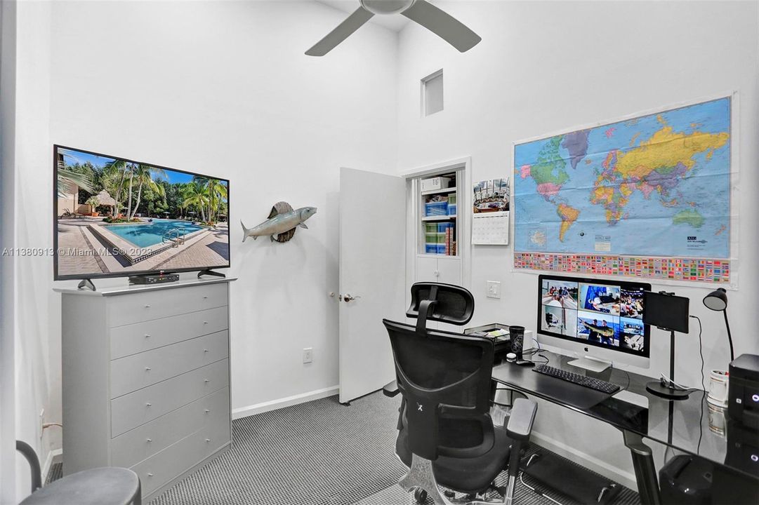 Недавно продано: $1,550,000 (3 спален, 2 ванн, 2801 Квадратных фут)