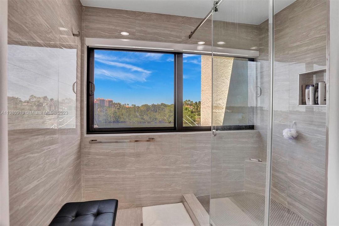 Недавно продано: $1,550,000 (3 спален, 2 ванн, 2801 Квадратных фут)