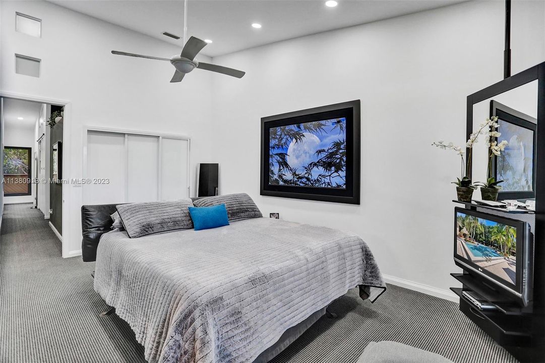 Недавно продано: $1,550,000 (3 спален, 2 ванн, 2801 Квадратных фут)