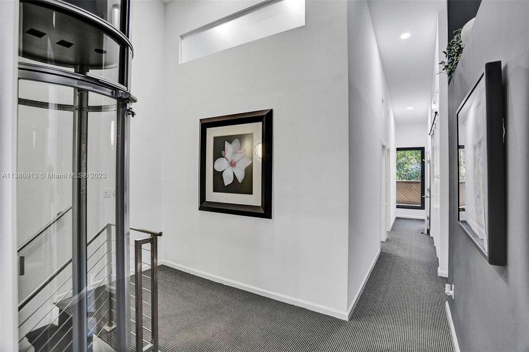 Недавно продано: $1,550,000 (3 спален, 2 ванн, 2801 Квадратных фут)