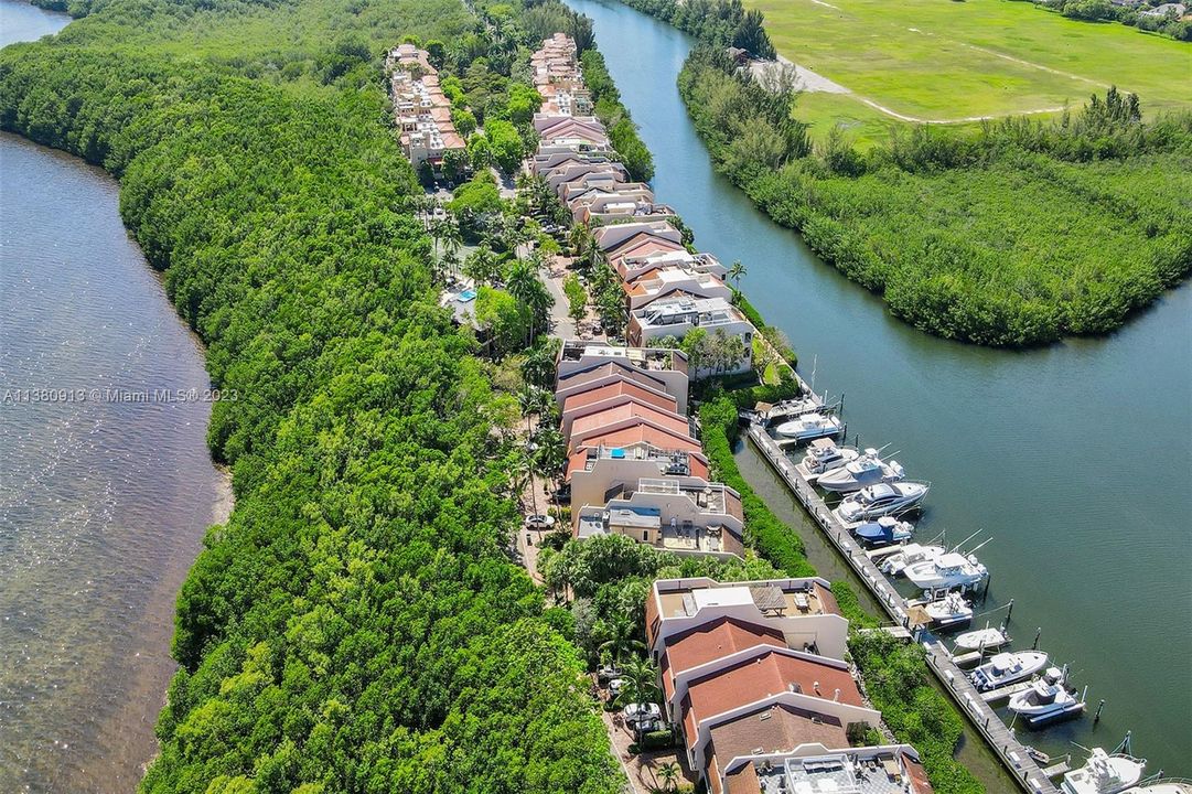 Недавно продано: $1,550,000 (3 спален, 2 ванн, 2801 Квадратных фут)