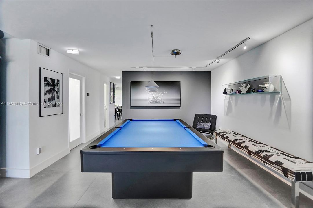 Недавно продано: $1,550,000 (3 спален, 2 ванн, 2801 Квадратных фут)