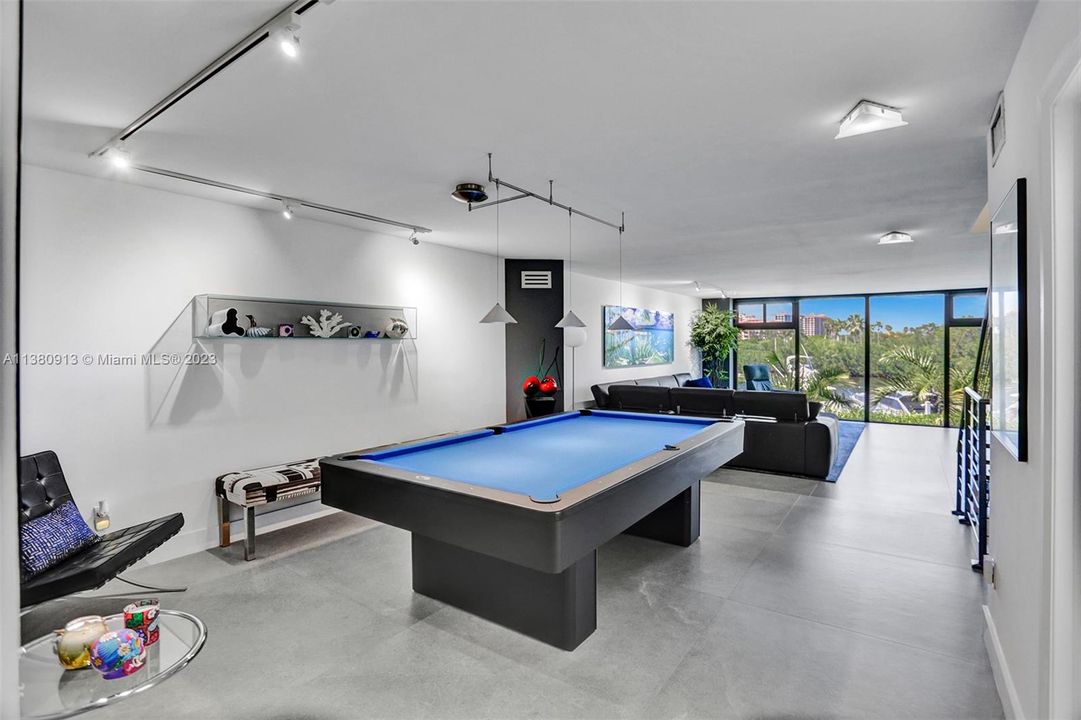 Недавно продано: $1,550,000 (3 спален, 2 ванн, 2801 Квадратных фут)