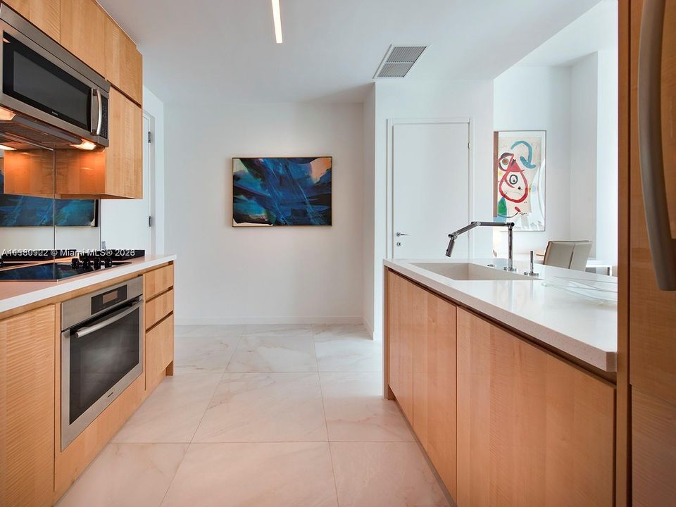 Recently Sold: $1,600,000 (1 beds, 1 baths, 742 Square Feet)