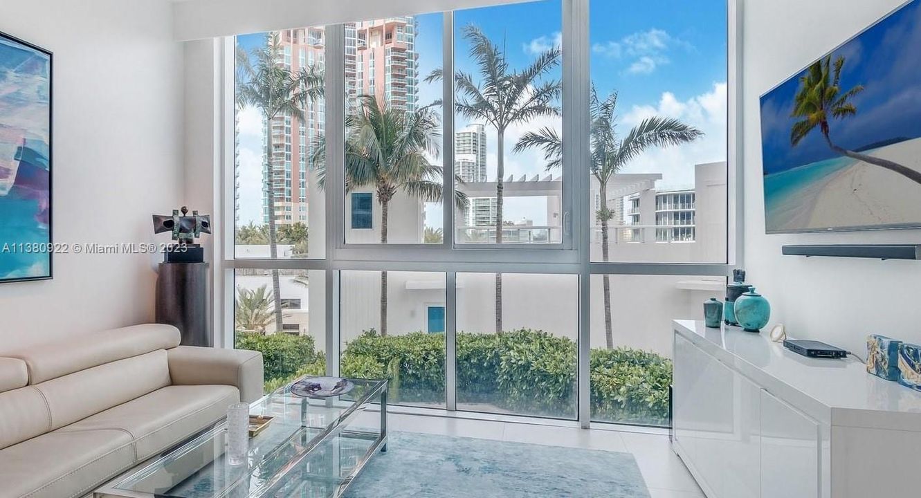Recently Sold: $1,600,000 (1 beds, 1 baths, 742 Square Feet)