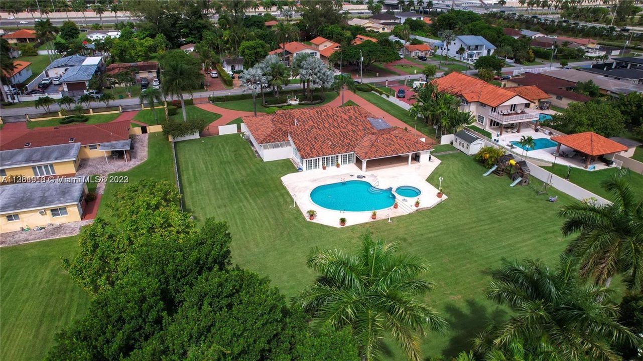 Recently Rented: $9,500 (6 beds, 5 baths, 4795 Square Feet)