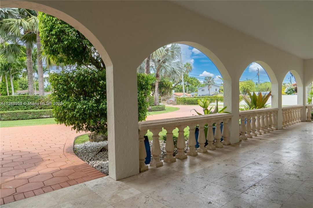 Recently Rented: $9,500 (6 beds, 5 baths, 4795 Square Feet)