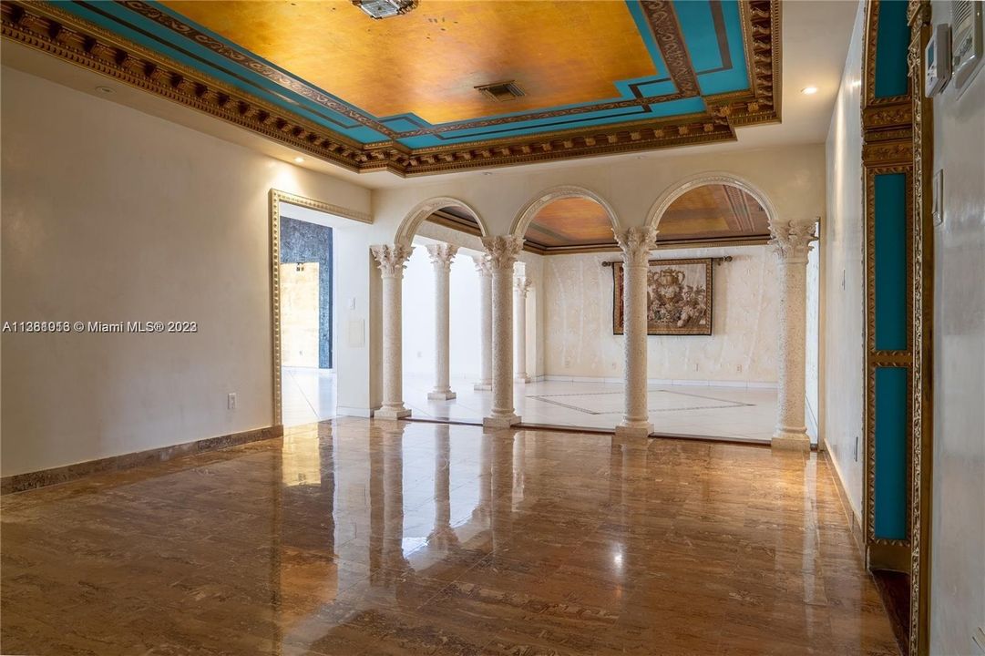 Recently Rented: $9,500 (6 beds, 5 baths, 4795 Square Feet)