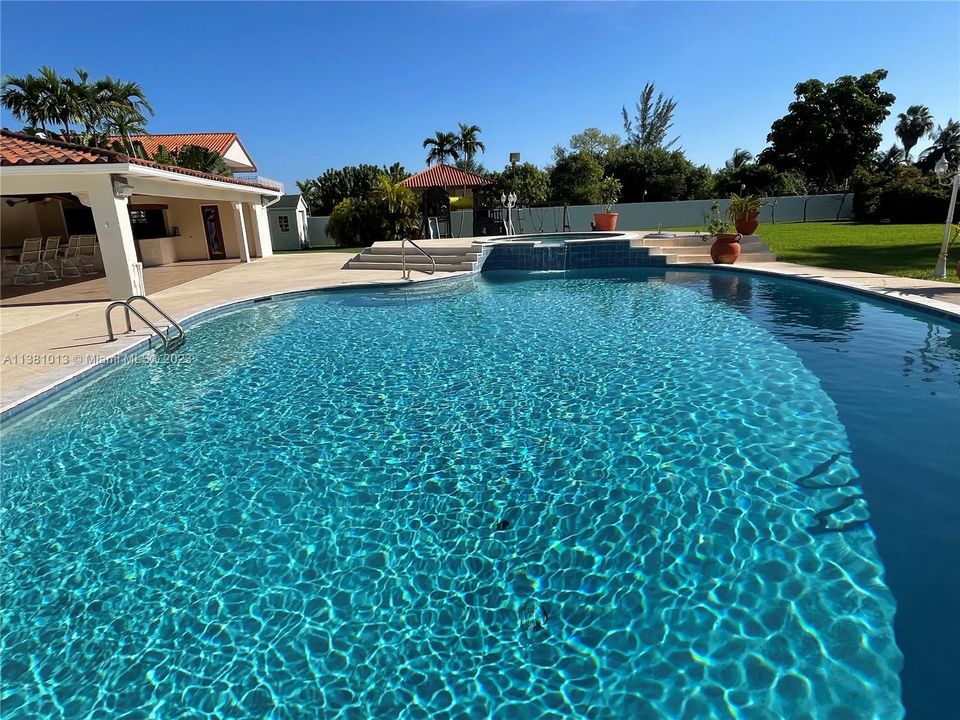 Recently Rented: $9,500 (6 beds, 5 baths, 4795 Square Feet)