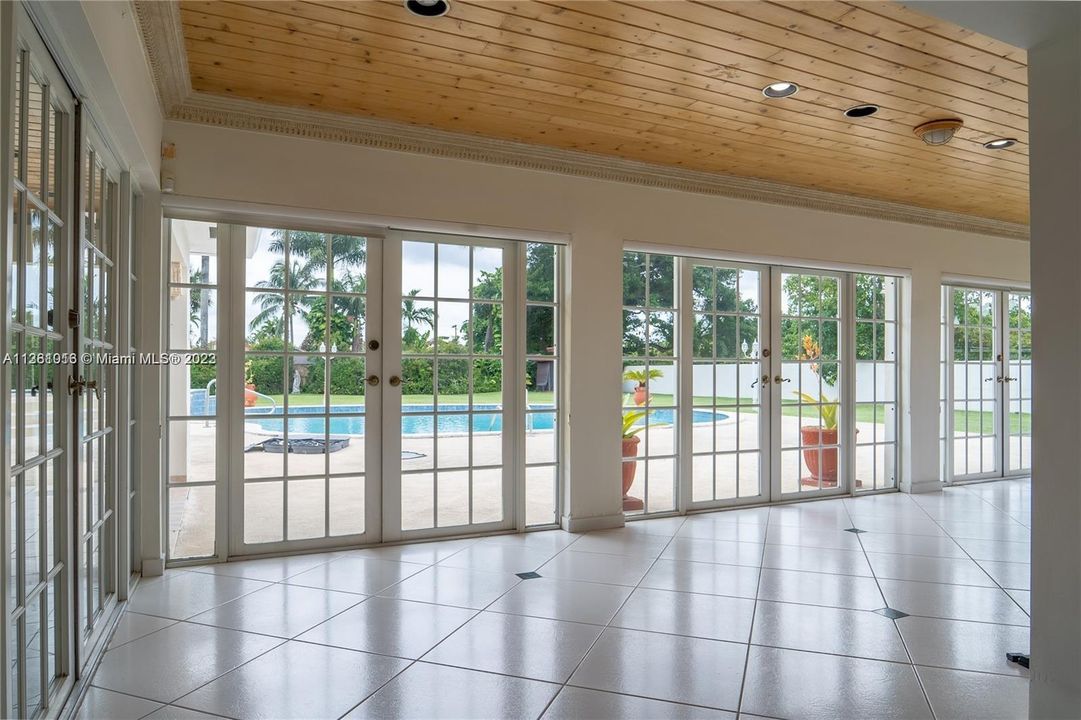 Recently Rented: $9,500 (6 beds, 5 baths, 4795 Square Feet)