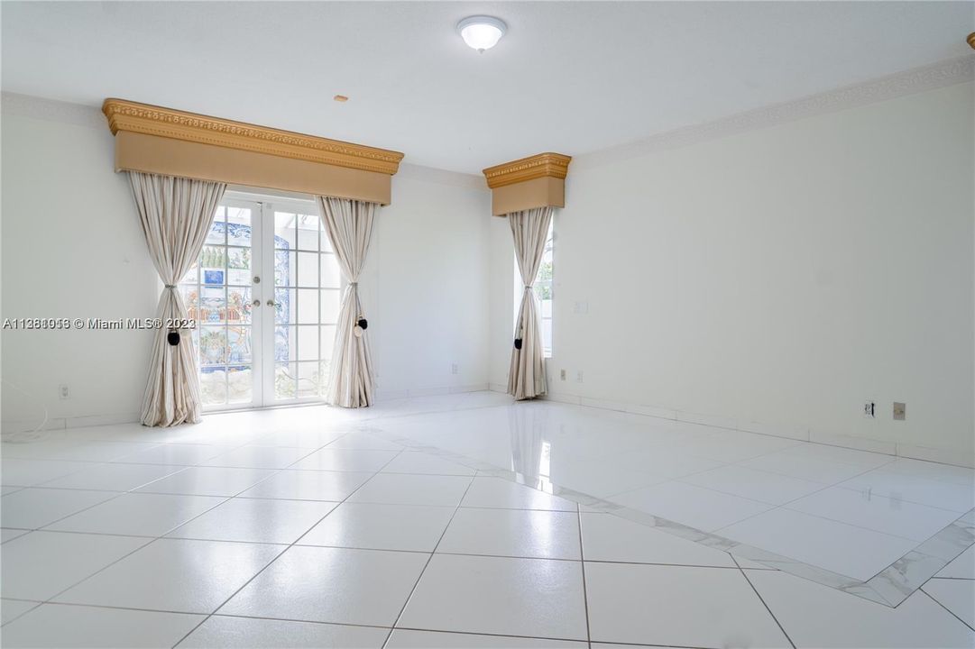 Recently Rented: $9,500 (6 beds, 5 baths, 4795 Square Feet)