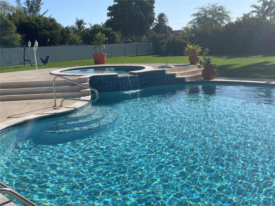 Recently Rented: $9,500 (6 beds, 5 baths, 4795 Square Feet)