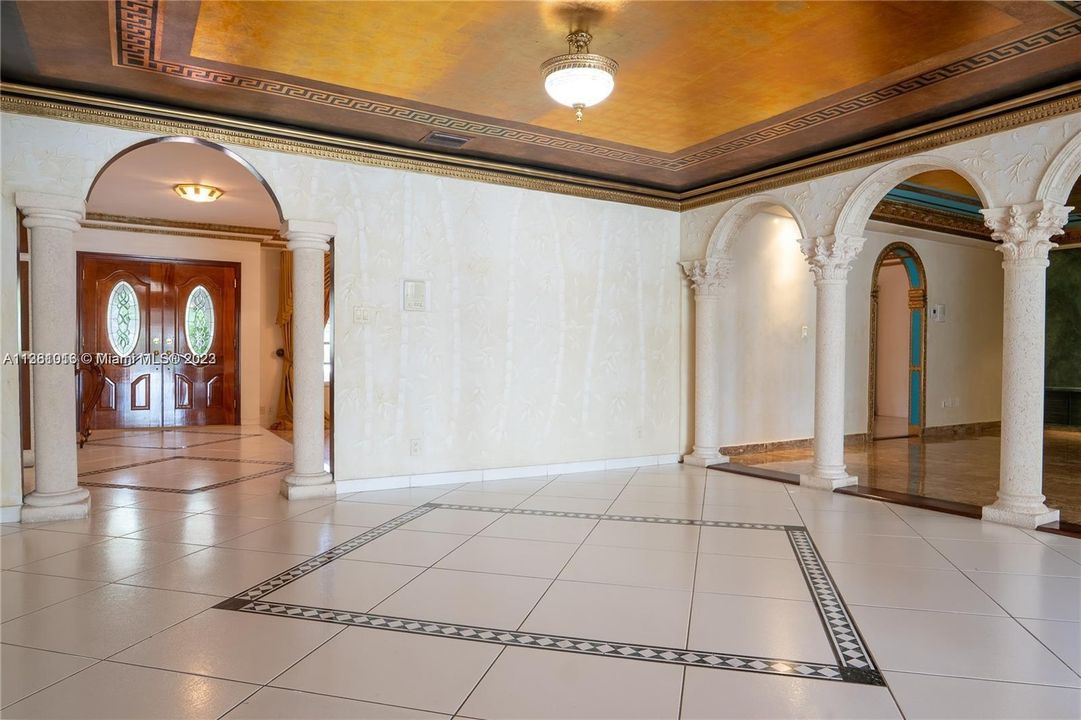Recently Rented: $9,500 (6 beds, 5 baths, 4795 Square Feet)