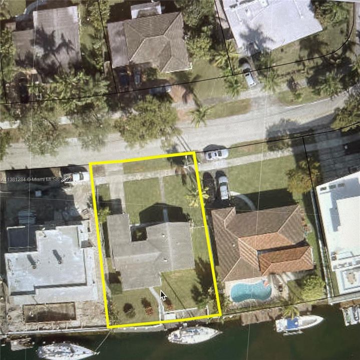 最近售出: $2,000,000 (8,475 平方英尺)