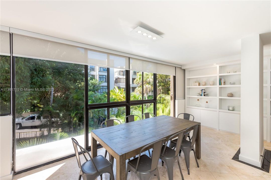 Recently Sold: $1,590,000 (3 beds, 2 baths, 1820 Square Feet)