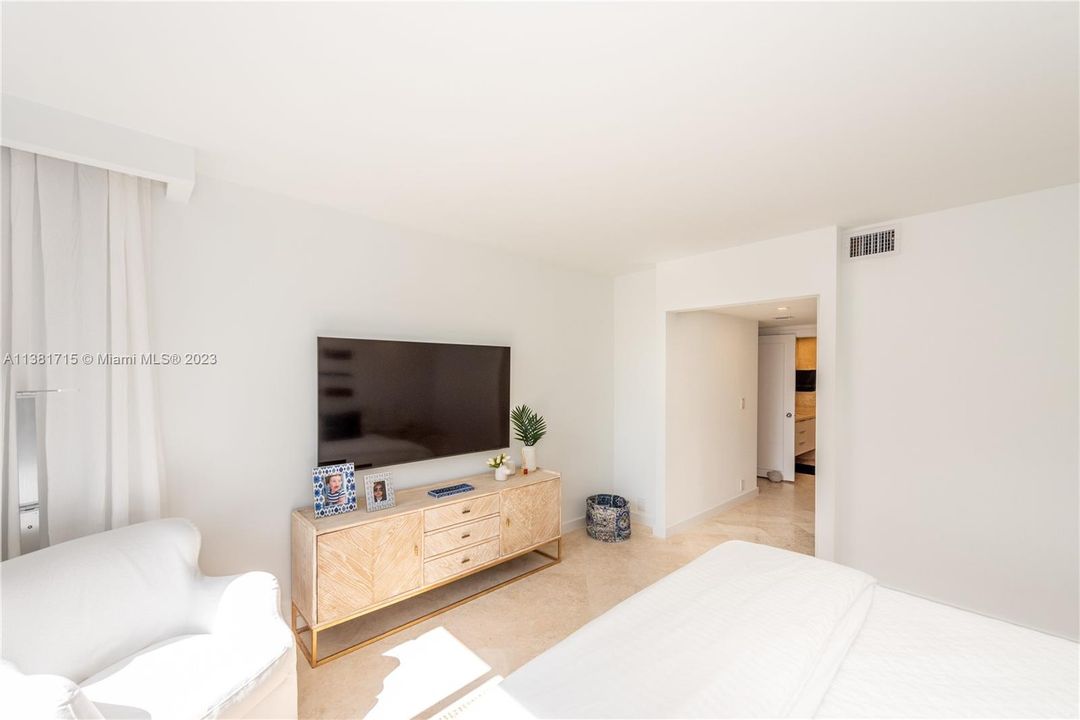 Recently Sold: $1,590,000 (3 beds, 2 baths, 1820 Square Feet)