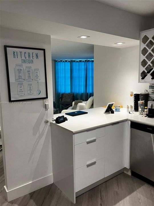 Recently Sold: $190,000 (1 beds, 1 baths, 563 Square Feet)