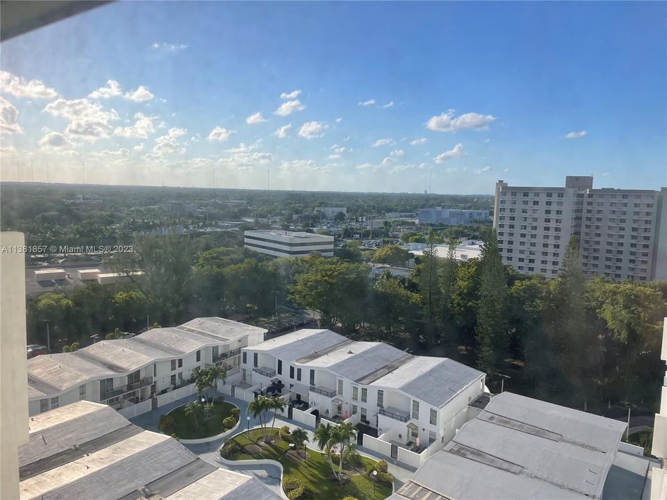 Recently Sold: $190,000 (1 beds, 1 baths, 563 Square Feet)