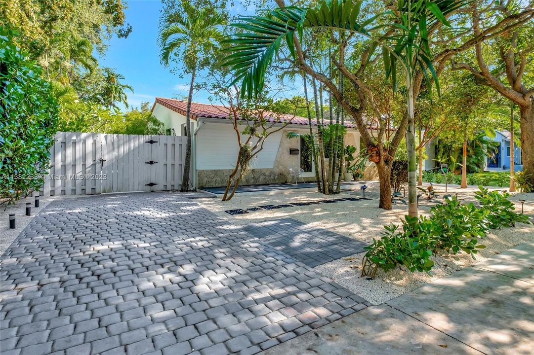 Recently Sold: $1,799,000 (3 beds, 3 baths, 1864 Square Feet)