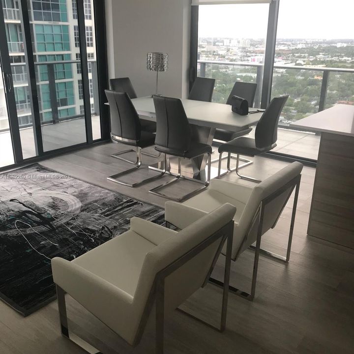 For Sale: $709,000 (2 beds, 2 baths, 835 Square Feet)