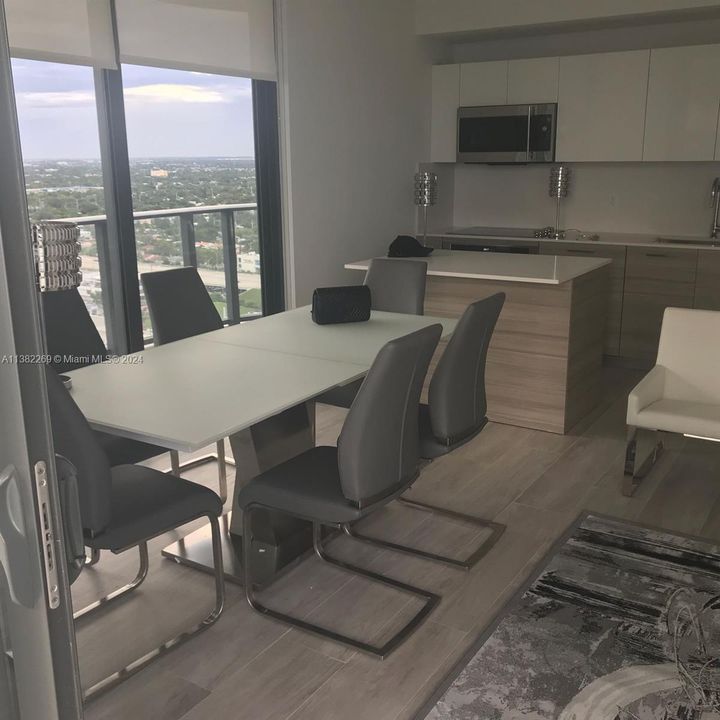 For Sale: $709,000 (2 beds, 2 baths, 835 Square Feet)