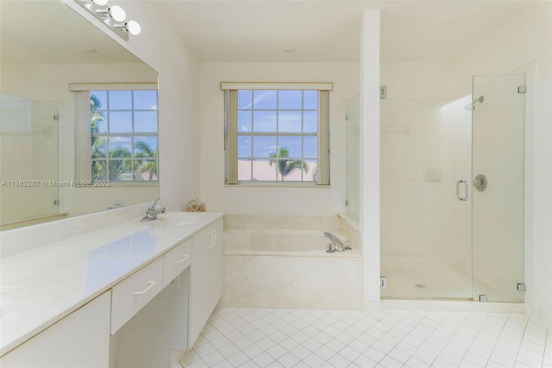 最近售出: $849,900 (4 贝兹, 2 浴室, 2672 平方英尺)