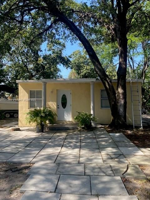 Recently Sold: $365,000 (2 beds, 1 baths, 572 Square Feet)