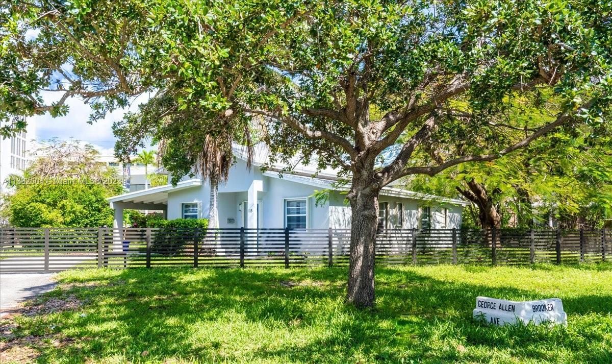 Recently Sold: $870,000 (4 beds, 2 baths, 1432 Square Feet)
