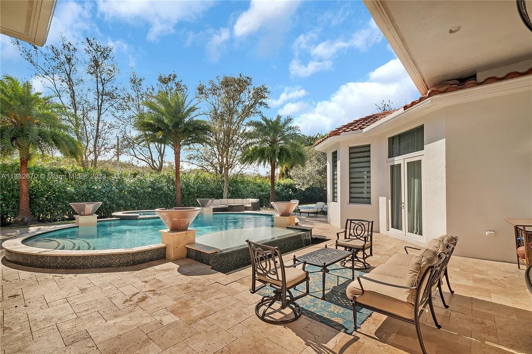 Recently Sold: $3,250,000 (7 beds, 5 baths, 5747 Square Feet)