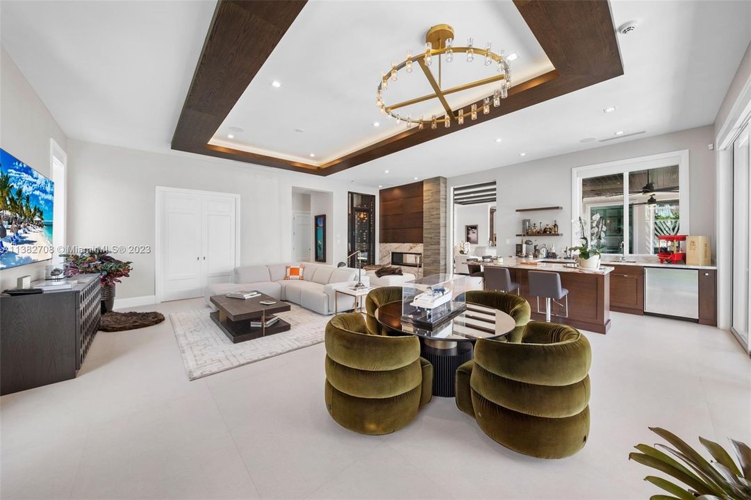 Recently Sold: $13,499,000 (5 beds, 5 baths, 6682 Square Feet)