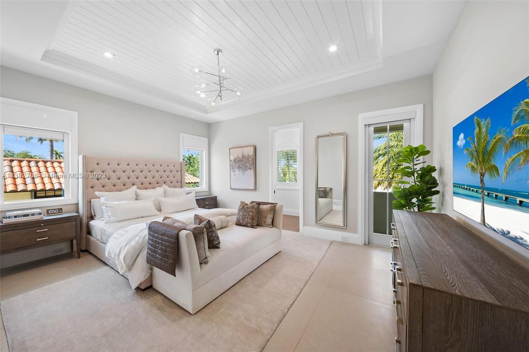 Recently Sold: $13,499,000 (5 beds, 5 baths, 6682 Square Feet)