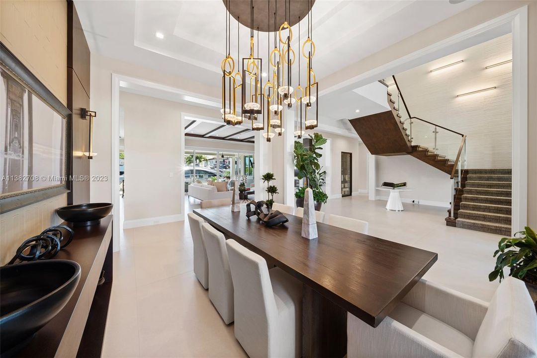 Recently Sold: $13,499,000 (5 beds, 5 baths, 6682 Square Feet)