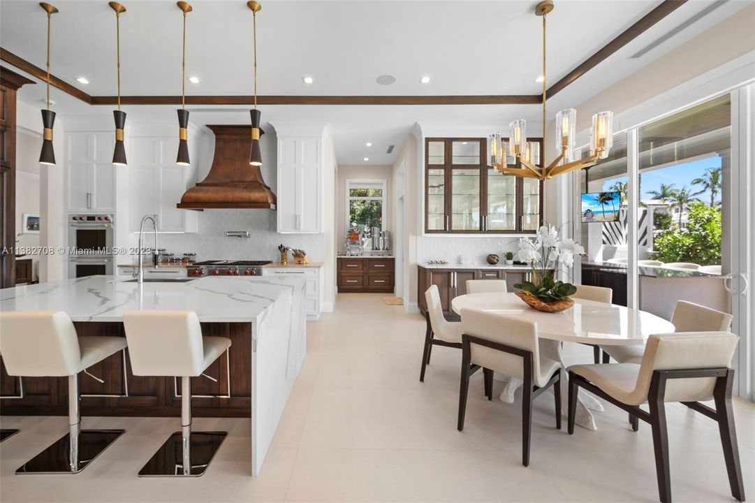 Recently Sold: $13,499,000 (5 beds, 5 baths, 6682 Square Feet)