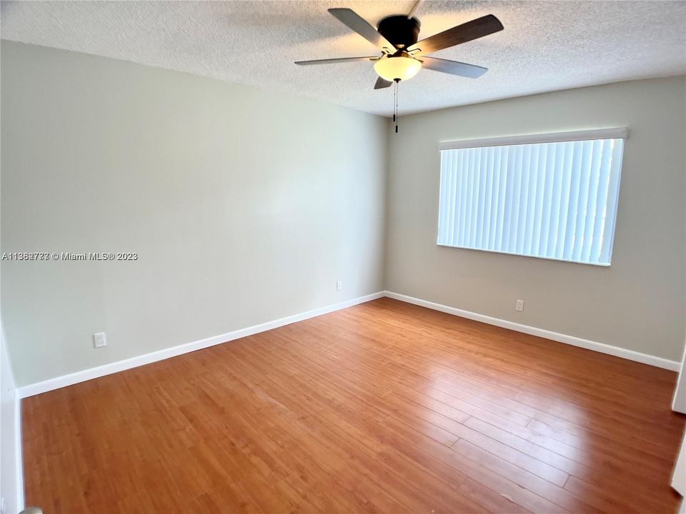 For Sale: $370,000 (2 beds, 2 baths, 1231 Square Feet)