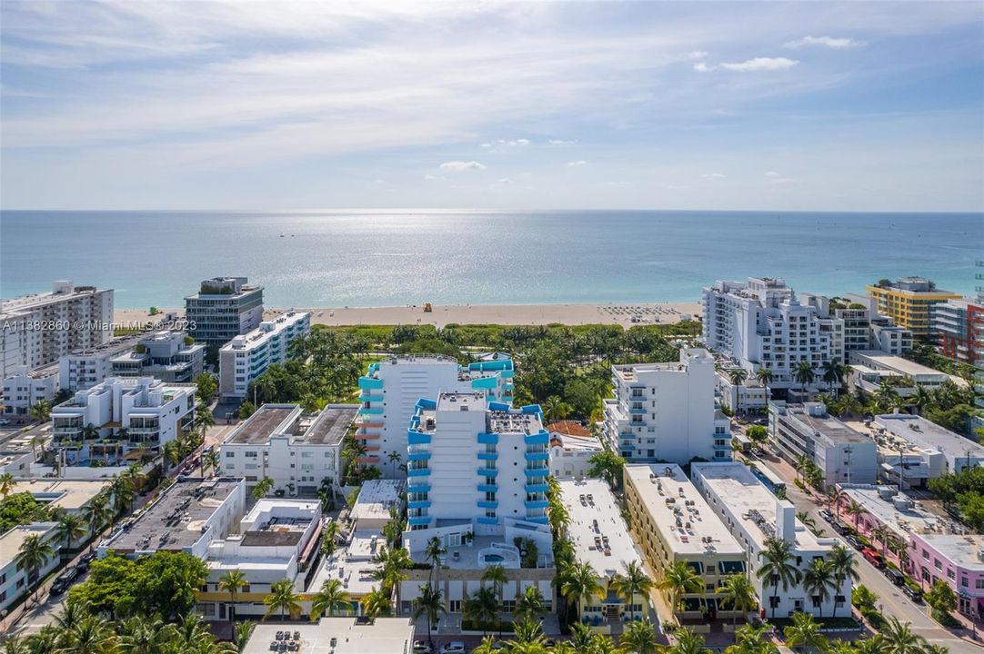 Recently Sold: $1,825,000 (2 beds, 2 baths, 1091 Square Feet)