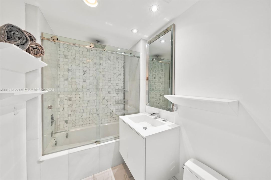 Recently Sold: $1,825,000 (2 beds, 2 baths, 1091 Square Feet)