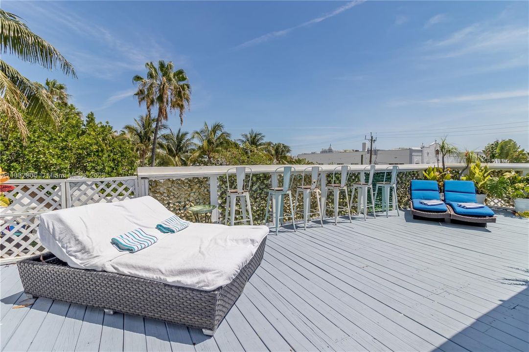 Недавно продано: $1,190,000 (5 спален, 5 ванн, 1870 Квадратных фут)