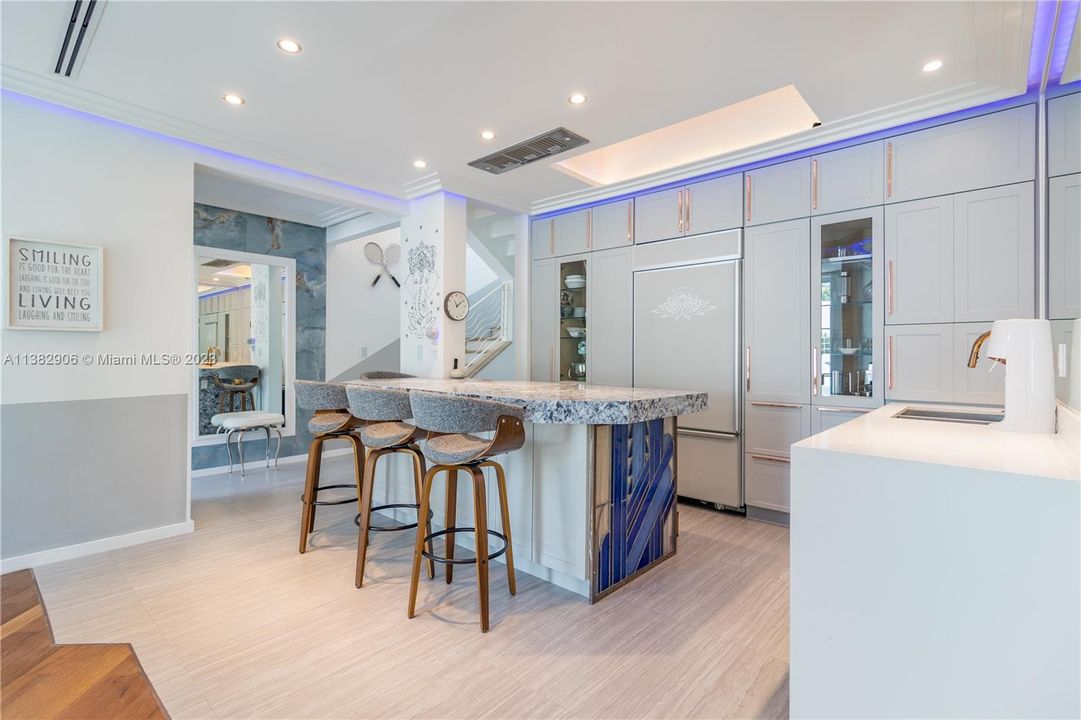 Недавно продано: $1,190,000 (5 спален, 5 ванн, 1870 Квадратных фут)