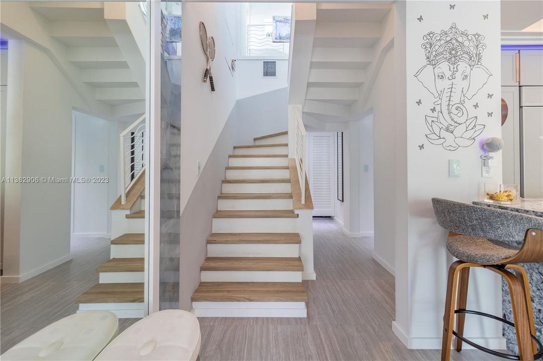 Недавно продано: $1,190,000 (5 спален, 5 ванн, 1870 Квадратных фут)