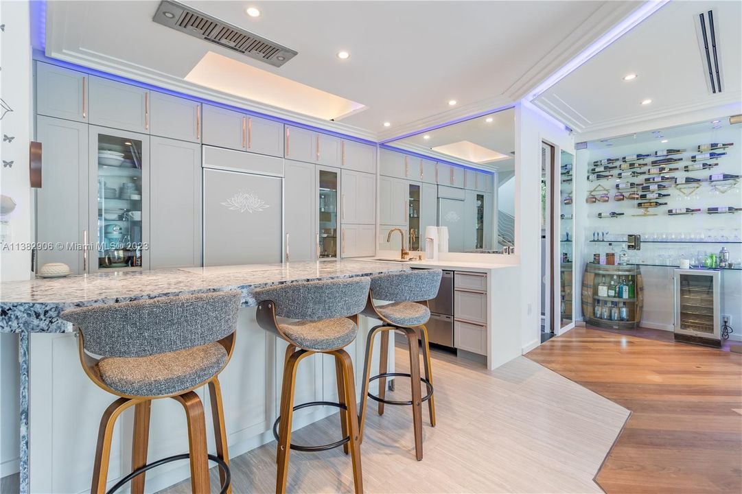 Недавно продано: $1,190,000 (5 спален, 5 ванн, 1870 Квадратных фут)