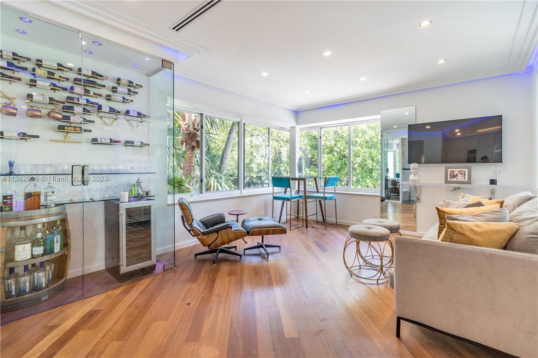 Недавно продано: $1,190,000 (5 спален, 5 ванн, 1870 Квадратных фут)