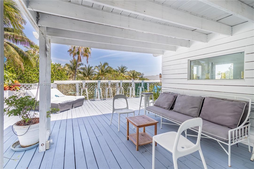 Недавно продано: $1,190,000 (5 спален, 5 ванн, 1870 Квадратных фут)