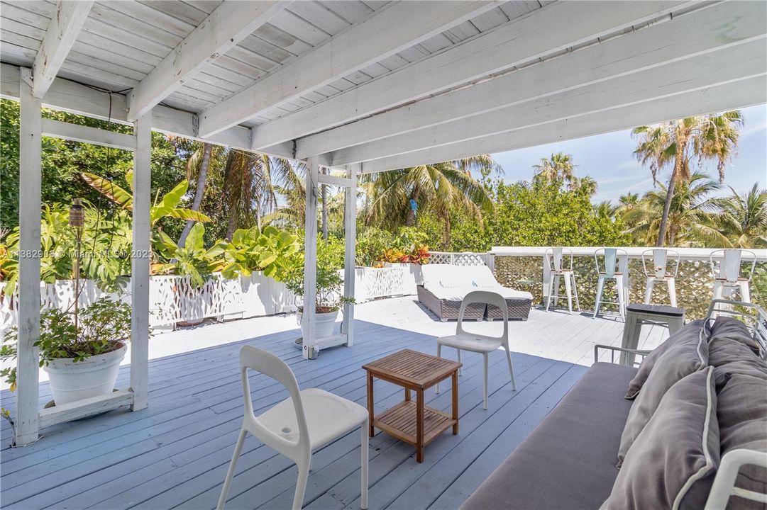 Недавно продано: $1,190,000 (5 спален, 5 ванн, 1870 Квадратных фут)