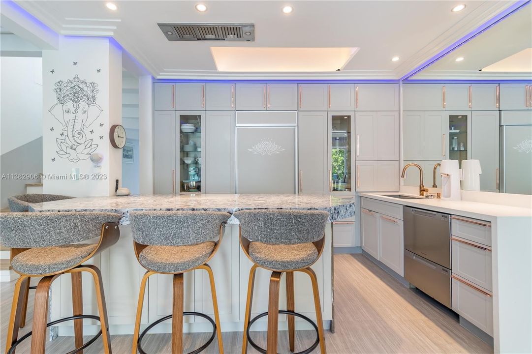 Недавно продано: $1,190,000 (5 спален, 5 ванн, 1870 Квадратных фут)