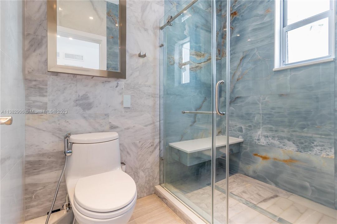 Недавно продано: $1,190,000 (5 спален, 5 ванн, 1870 Квадратных фут)