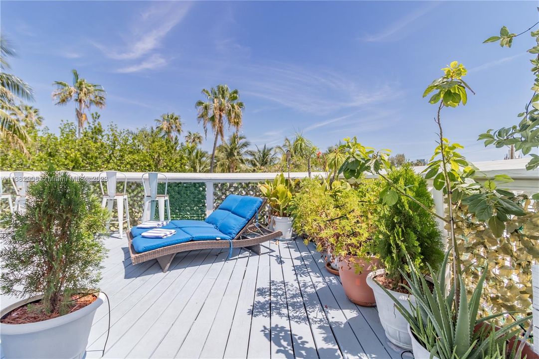 Недавно продано: $1,190,000 (5 спален, 5 ванн, 1870 Квадратных фут)