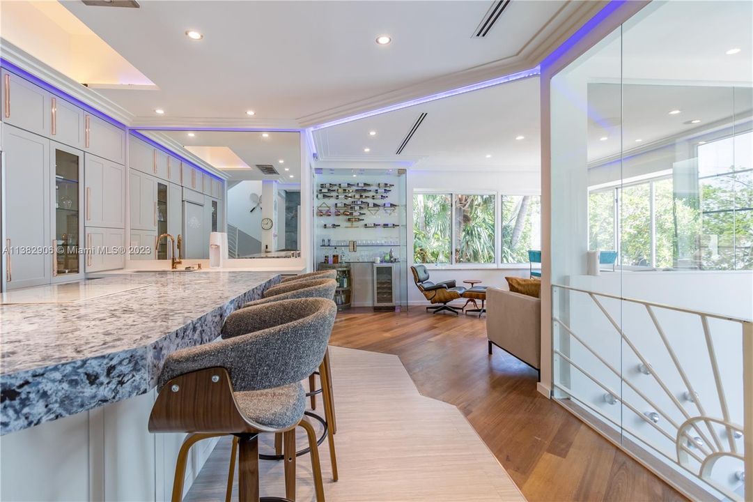 Недавно продано: $1,190,000 (5 спален, 5 ванн, 1870 Квадратных фут)